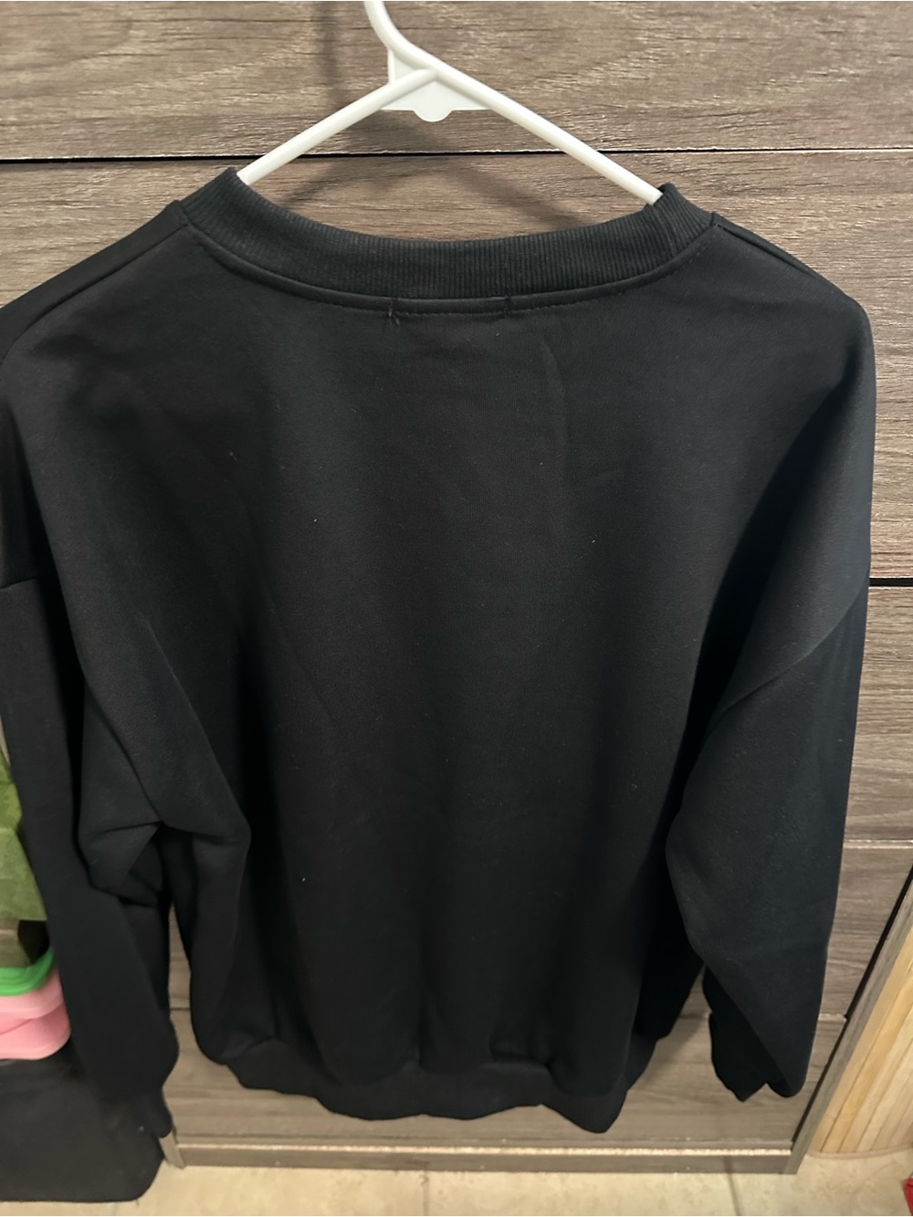Black Crewneck Sweatshirt with Red and White Graphic size L - Picture 4 of 4